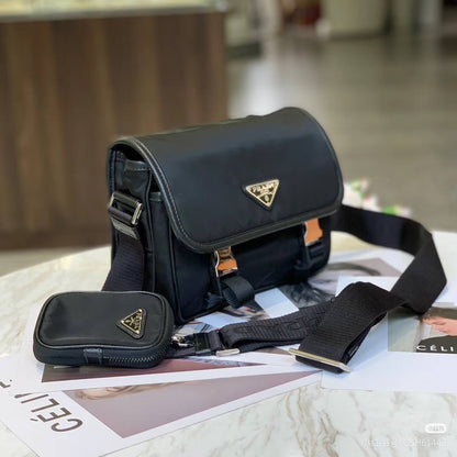 Prada Master
240 dhs✅
❣️❣️❣️

Zain10
♥️♥️♥️