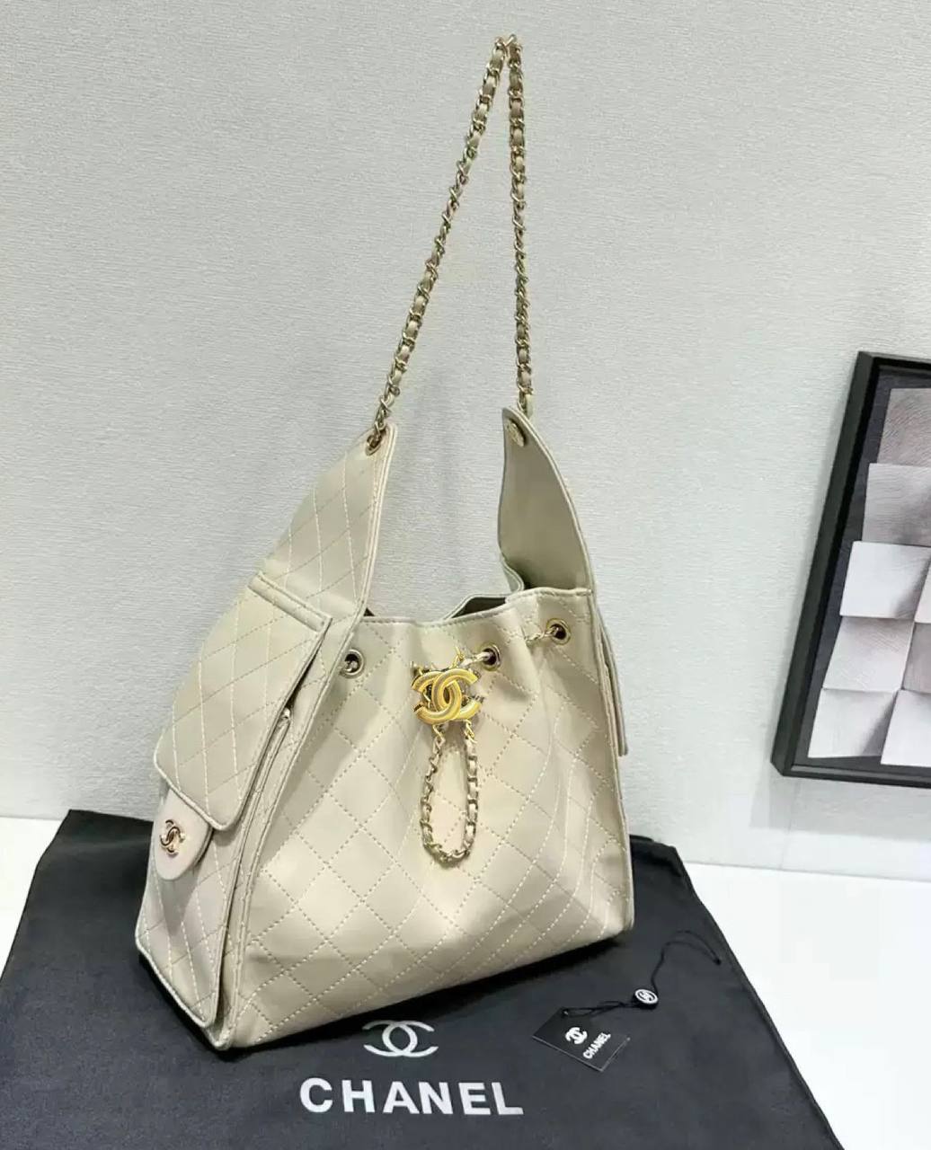 CHANEL 
GOOD QUALITY 
120 dhs✅
28cm

Zain39
♥️♥️♥️