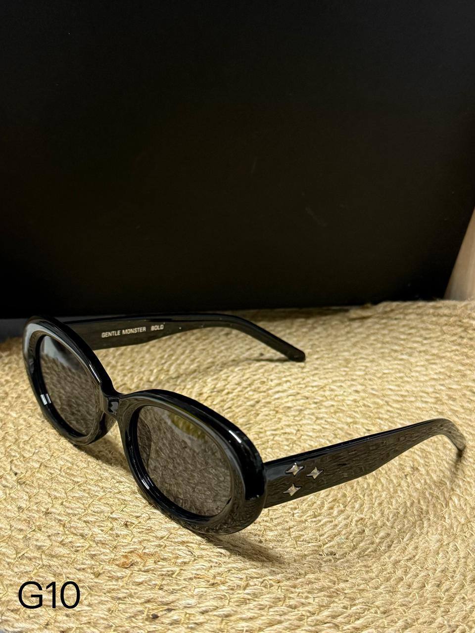 GENTLE MONSTER 👿 *

Sunglasses 🕶️ 

Copy one 

With master box 📦 
50 dhs✅

Zain216
♥️♥️♥️