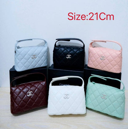Chanel

95 dhs❤️

with box
🎁🎁🎁

size 21cm

Zain26
♥️♥️♥️