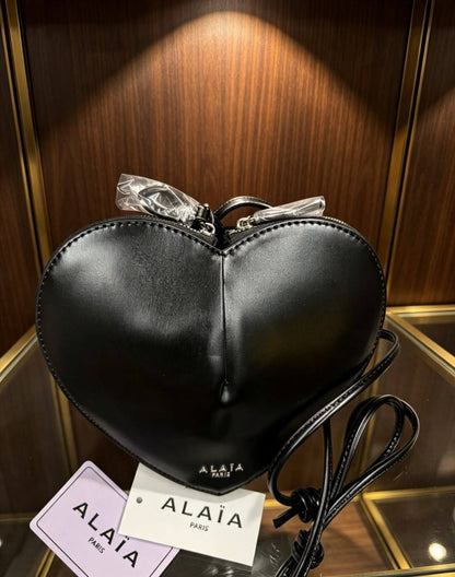 Alaia
100 dhs🇦🇪🇦🇪
Size:21*18
With box

Zain07
♥️♥️♥️
