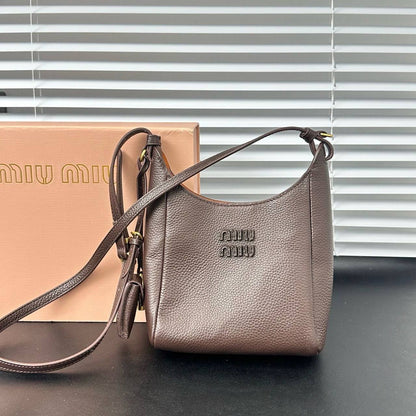 Miu Miu
Master
320 dhs🇦🇪

Zain228
♥️♥️♥️