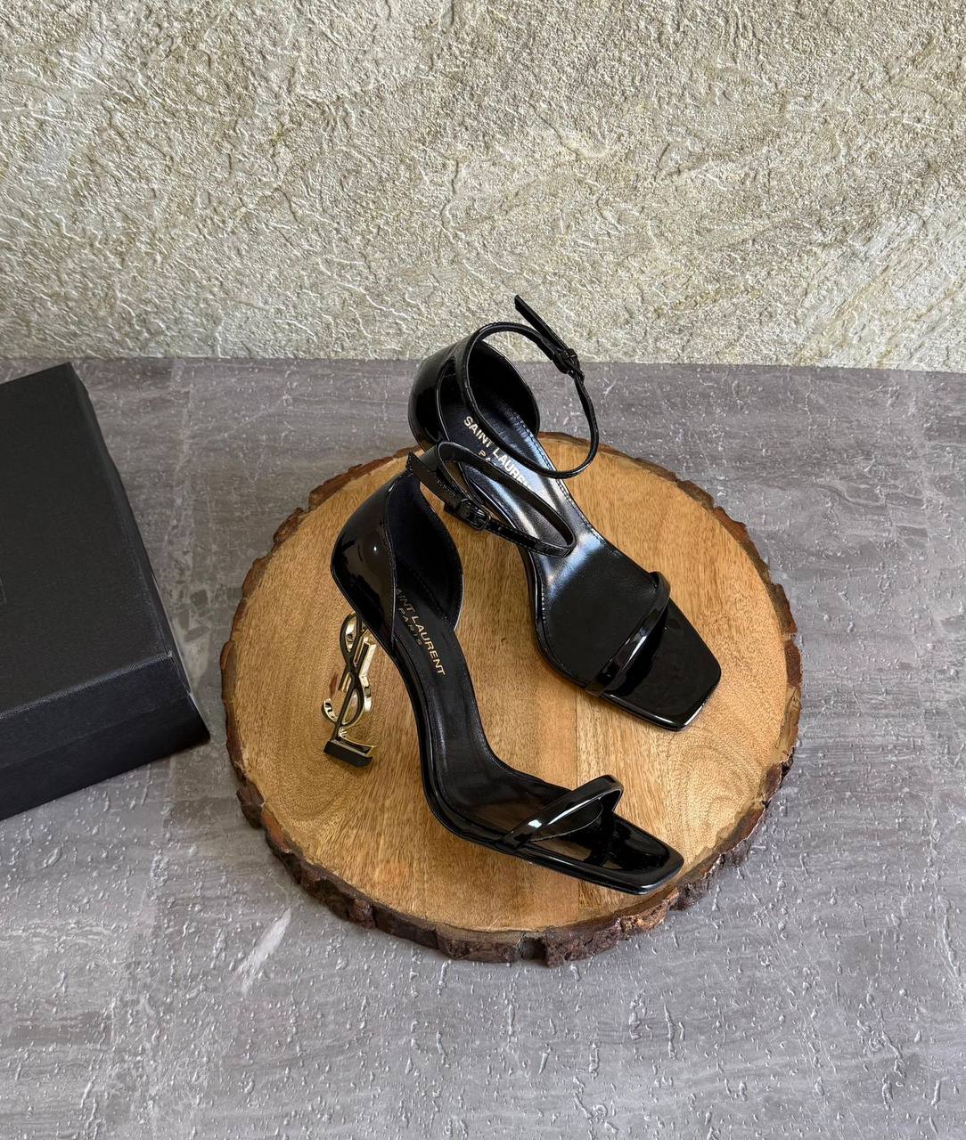 YSL
SuperMaster Quality 💯
450 dhs✅
Size: 36-41💥

Zain171
♥️♥️♥️