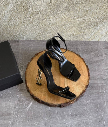 YSL
SuperMaster Quality 💯
450 dhs✅
Size: 36-41💥

Zain171
♥️♥️♥️