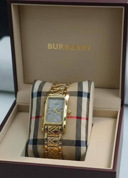 BURBERRY🆕 LADIES 
GOOD QUALITY 💯
60 dhs🪙💕

Zain133
♥️♥️♥️