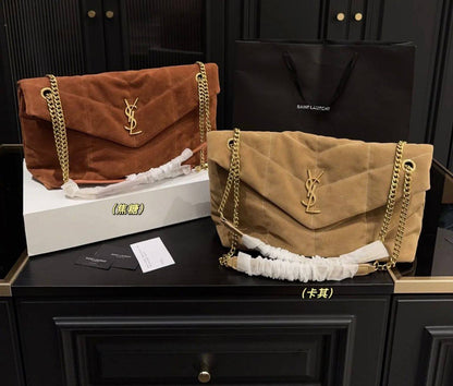 YSL
90 dhs🪙🖤
size：23×13×7cm
Good quality 
with box
🎁🎁🎁

Zain35
♥️♥️♥️