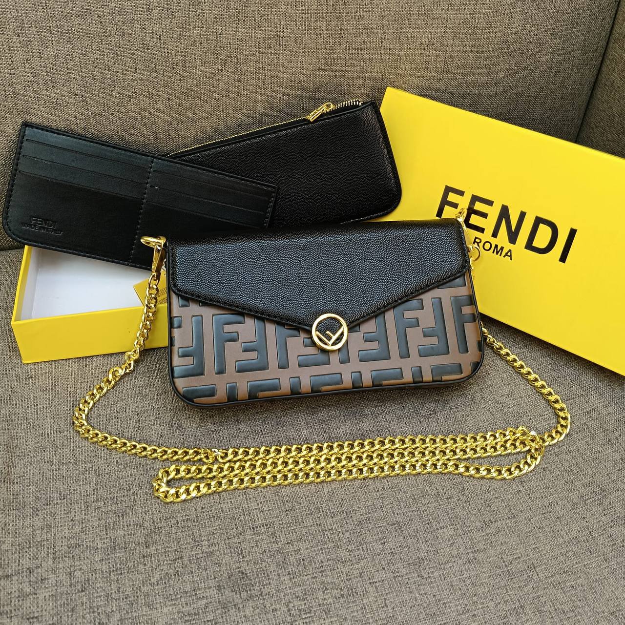 Gucci - Fendi
90 dhs🇦🇪🇦🇪
with box

Zain26
♥️♥️♥️