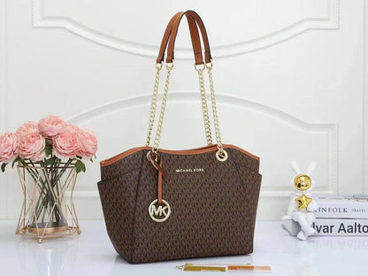 Bags
90 dhs✅
high quality

Zain26
♥️♥️♥️