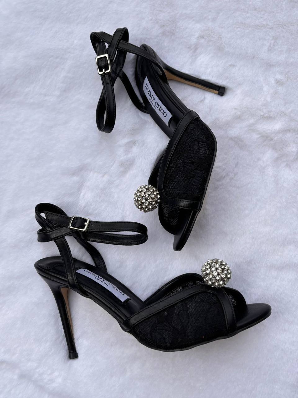 Jimmy Choo 
120 dhs✅
Size 36-4

Zain30
♥️♥️♥️