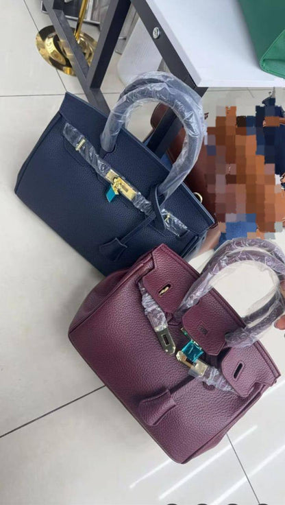 Hermes 
Good copy
25cm  
100 dhs❤️

Zain95
♥️♥️♥️