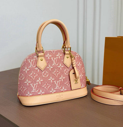 LOUIS VUITTON 

ALMA NEW 

DESIGN MASTER QUALITY 

WITH BOX
265 dhs🇦🇪🇦🇪

SIZE: 24 cm


Zain39
♥️♥️♥️