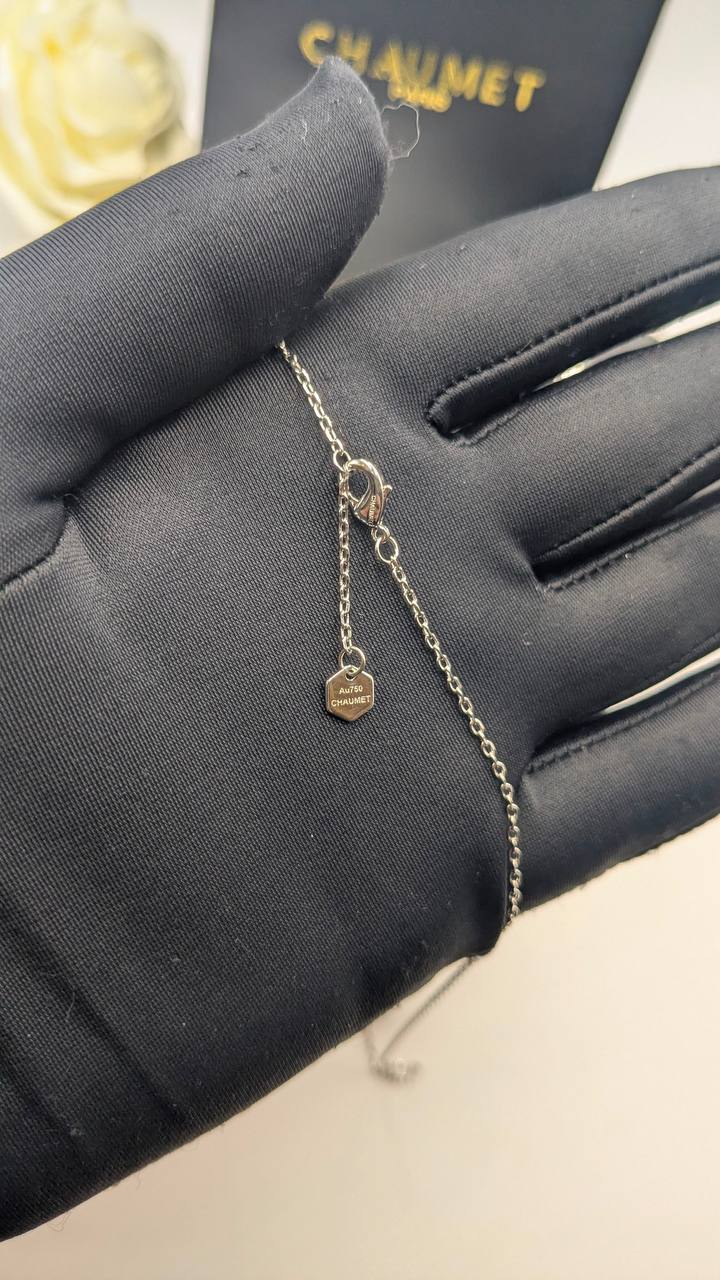 Chaumet
*Master Quality* 
*Necklace & Earrings*
130 dhs✅ with Normal Box 🎁

Zain210
♥️♥️♥️