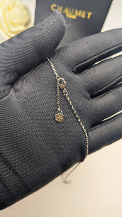 Chaumet
*Master Quality* 
*Necklace & Earrings*
130 dhs✅ with Normal Box 🎁

Zain210
♥️♥️♥️
