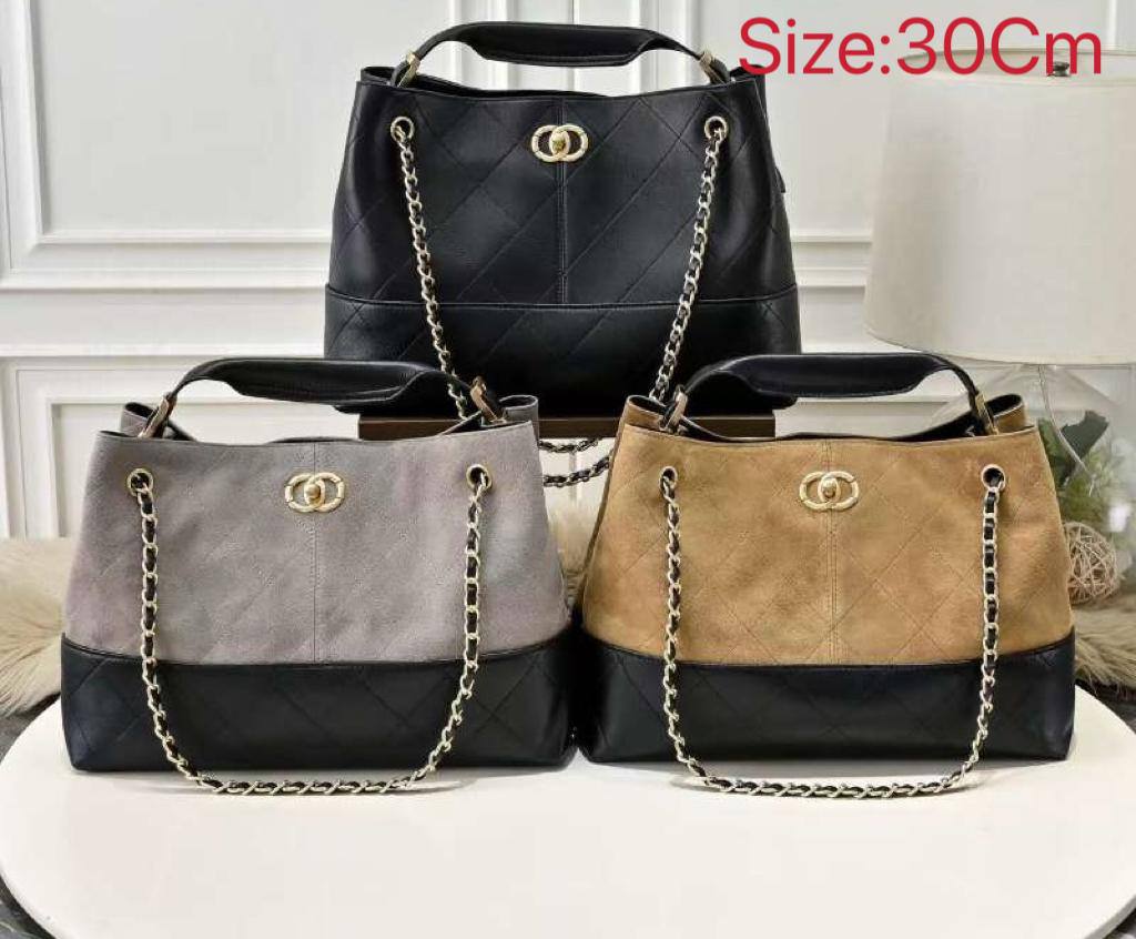 Chanel
95 dhs🪙🌨️
size 30cm

Zain26
♥️♥️♥️