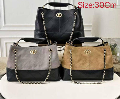 Chanel
95 dhs🪙🌨️
size 30cm

Zain26
♥️♥️♥️