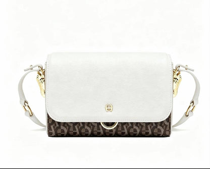 Aigner
95 dhs✅

with box
🎁🎁🎁

Size:20/8/15

Zain07
♥️♥️♥️