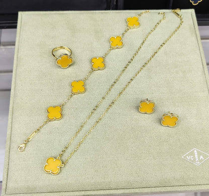VCA SET ❤️‍🔥*
Necklace 🌸
Earring ✨
Bracelet 🍁
Ring 💍 free size ❣️
Stainless Steel 💯
Non tarnish 💯
With normal boxes 📦 
45 dhs✅
With master box 🗃️ 
75 dhs✅

Zain216
♥️♥️♥️