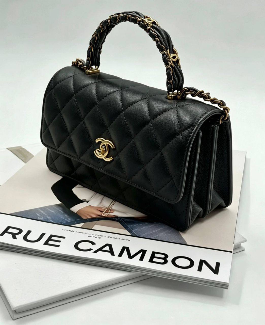Chanel
100 dhs✅
SIZE：24cm
Good quality

Zain35
♥️♥️♥️