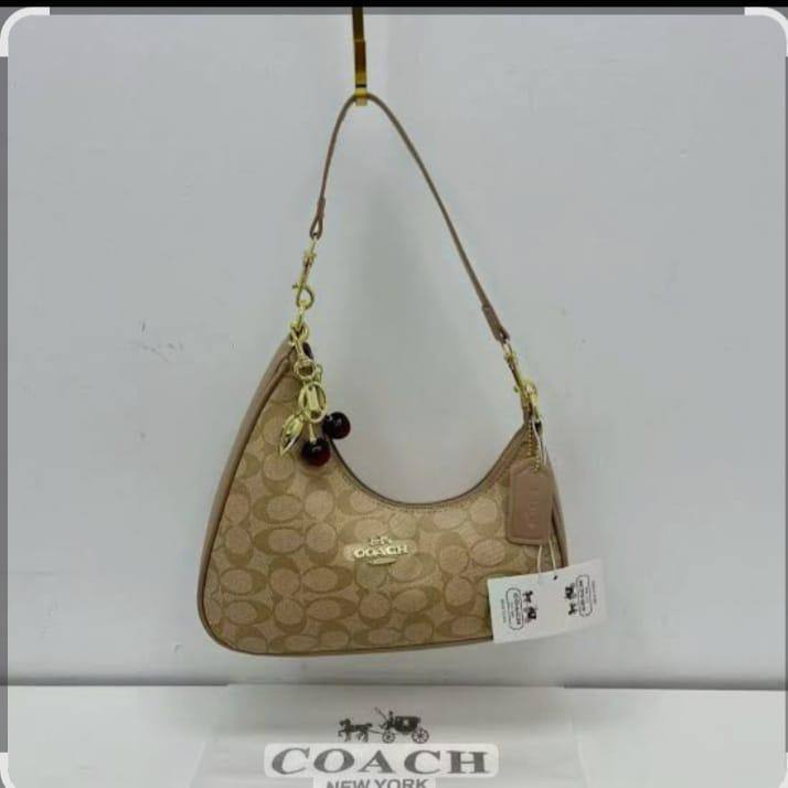 Coach
95 dhs✅
Good quality 

Size28cm

Zain06
♥️♥️♥️