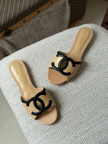 CHANEL 
✨ Collection
👠 36–41
💎 Premium Quality
🔥 Super Master
450 dhs✅

Zain198
♥️♥️♥️