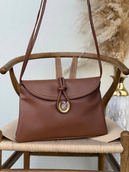 BOTTEGA VENETA
35cm
330 dhs✅
Top quality 
With box🎁

Zain167
♥️♥️♥️