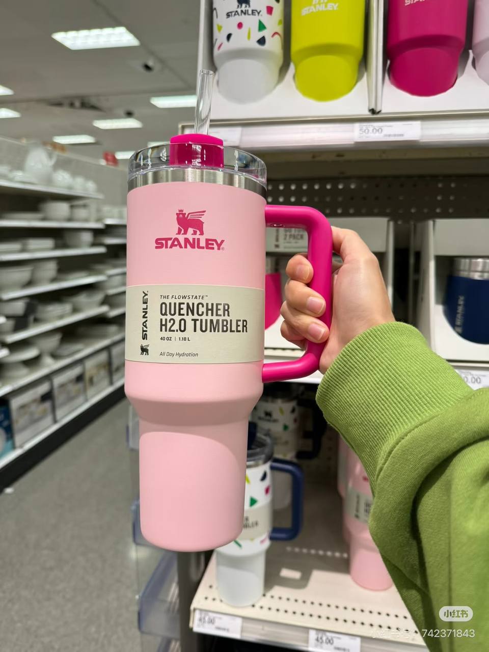 Stanley Quencher H2.0 Tumbler with Straw 40 oz | Flowstate 3-Position Lid | Cup Holder Compatible for Travel | Insulated Stainless Steel Cup ❤️‍🔥*
good quality 💯
With boxes 🗃️ 
70 dhs✅

Zain216
♥️♥️♥️