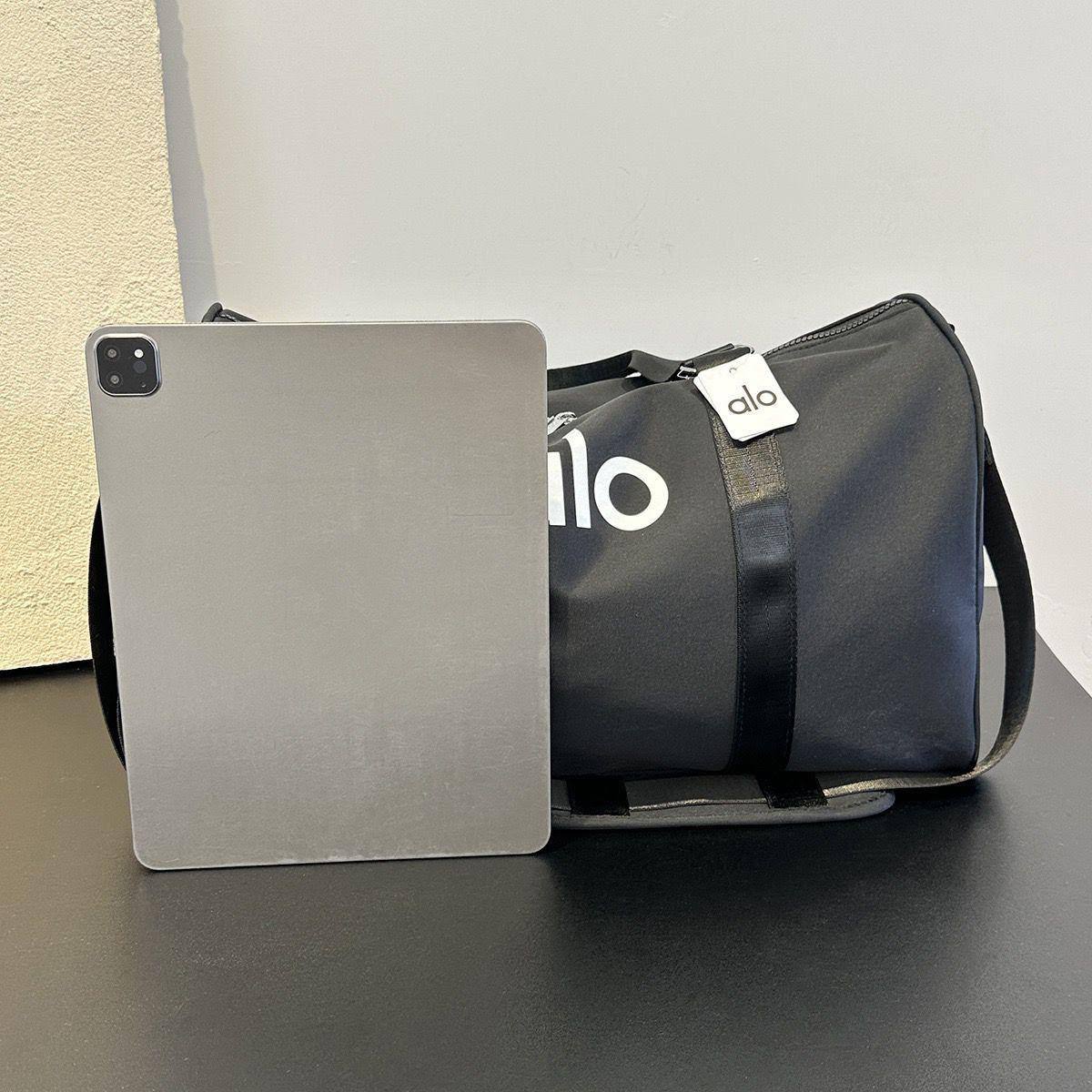🥇 ALO  Fitness bag

Good quality 

Size : 45 * 26 * 20 cm
80 dhs🇦🇪🇦🇪

Zain115
♥️♥️♥️
