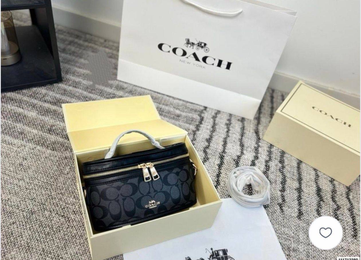 Coach
110 dhs🇦🇪
SIZE：20cm
High-quality 

with box
🎁🎁🎁

Zain35
♥️♥️♥️