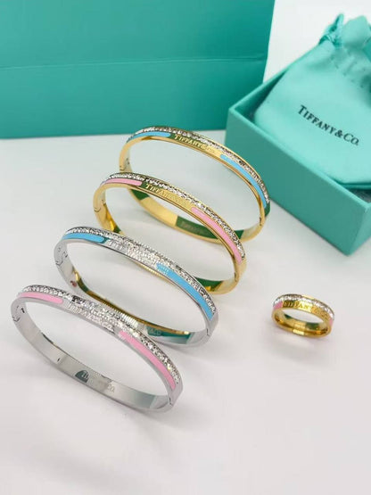 Bangle ❤️‍🔥*
Stainless steel 💯
Non tarnish 💯
With black boxes 🗃️ 
20 dhs🪙🌨️
With normal boxes 📦 
And paper bag🛍️
30 dhs🪙🌨️

Zain216
♥️♥️♥️