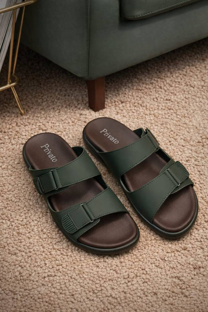 slippers for men good quality  with box and paper bag size available (40to46) 6to12) 
180 dhs❣️

Zain59
♥️♥️♥️