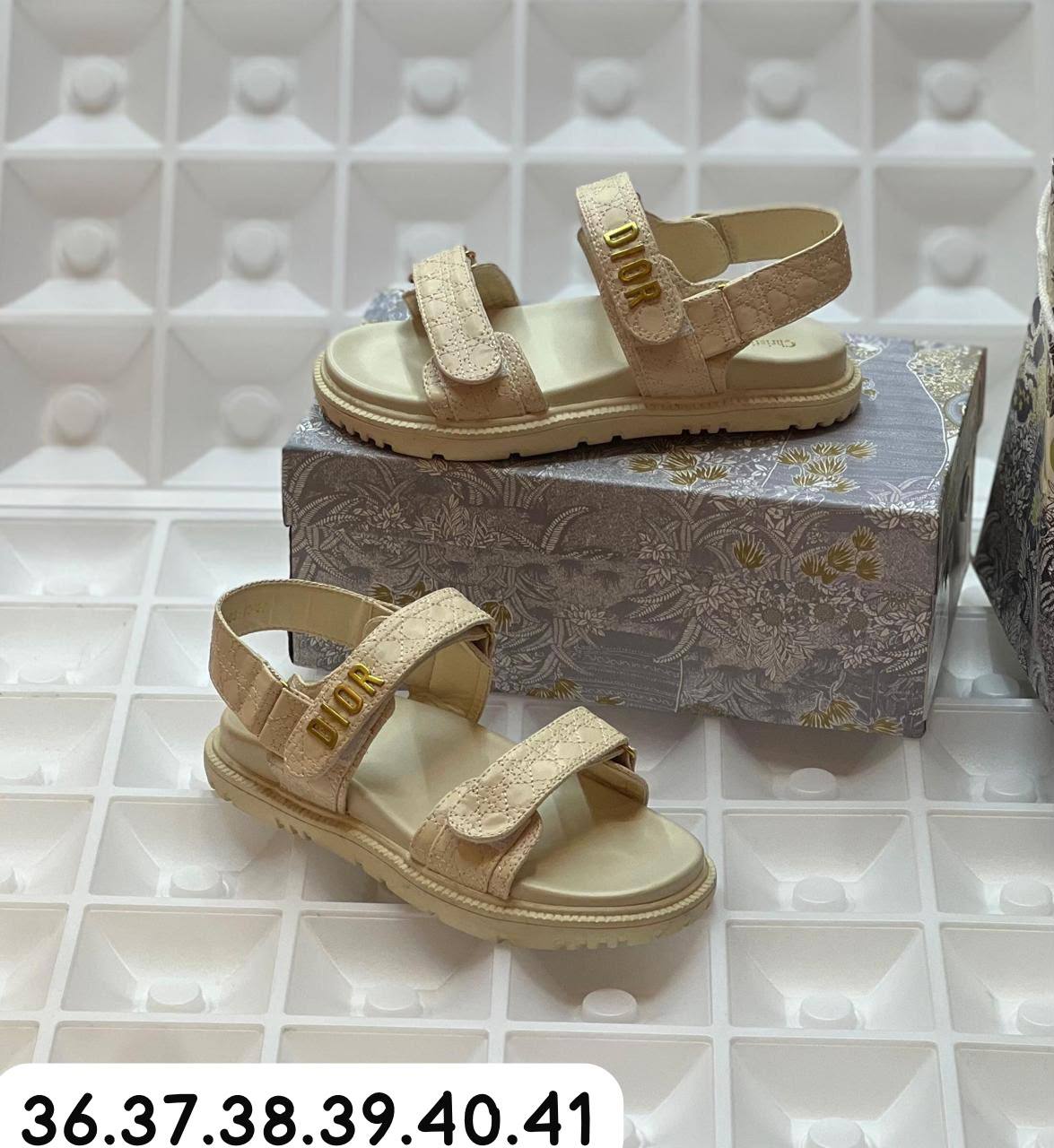Dior - Chanel - Gucci
110 dhs🇦🇪🇦🇪

Zain80
♥️♥️♥️