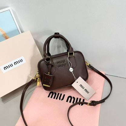 Miu Miu
95 dhs❣️
with box 
🎁🎁🎁

Good quality 🌹🌹🌹🌹

Zain253
♥️♥️♥️