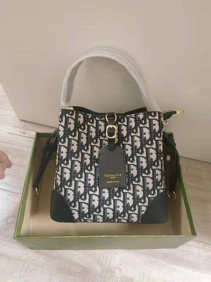 Bags

LV - Gucci - Bottega - Fendi
Dior - YSL

withbox 
🎁🎁🎁

110 dhs✅

Zain143
♥️♥️♥️