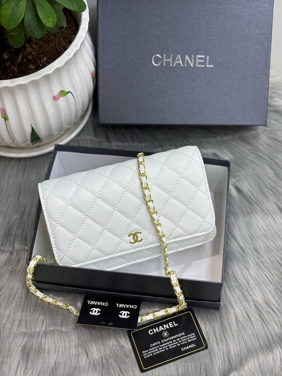 CHANEL 
SIZE  ……… 19CM 🥰
85 dhs🪙🌨️

with BOX🌷
🎁🎁🎁

Zain244
♥️♥️♥️
