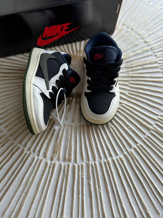 Brand:NIKE
 Super master quality 😍
Size:24To37
240 dhs❣️

Zain261
♥️♥️♥️
