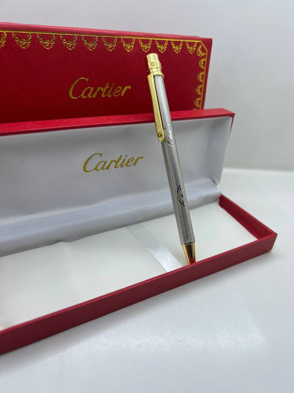 Cartier
Pen
65 dhs✅

Zain182
♥️♥️♥️