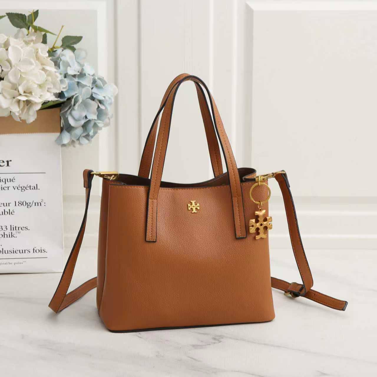 TORY BURCH 
90 dhs✅
24cm

Zain72
♥️♥️♥️