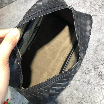 BOTTEGA  
COPY ONE 
WITH BOX
130 dhs✅

Zain39
♥️♥️♥️