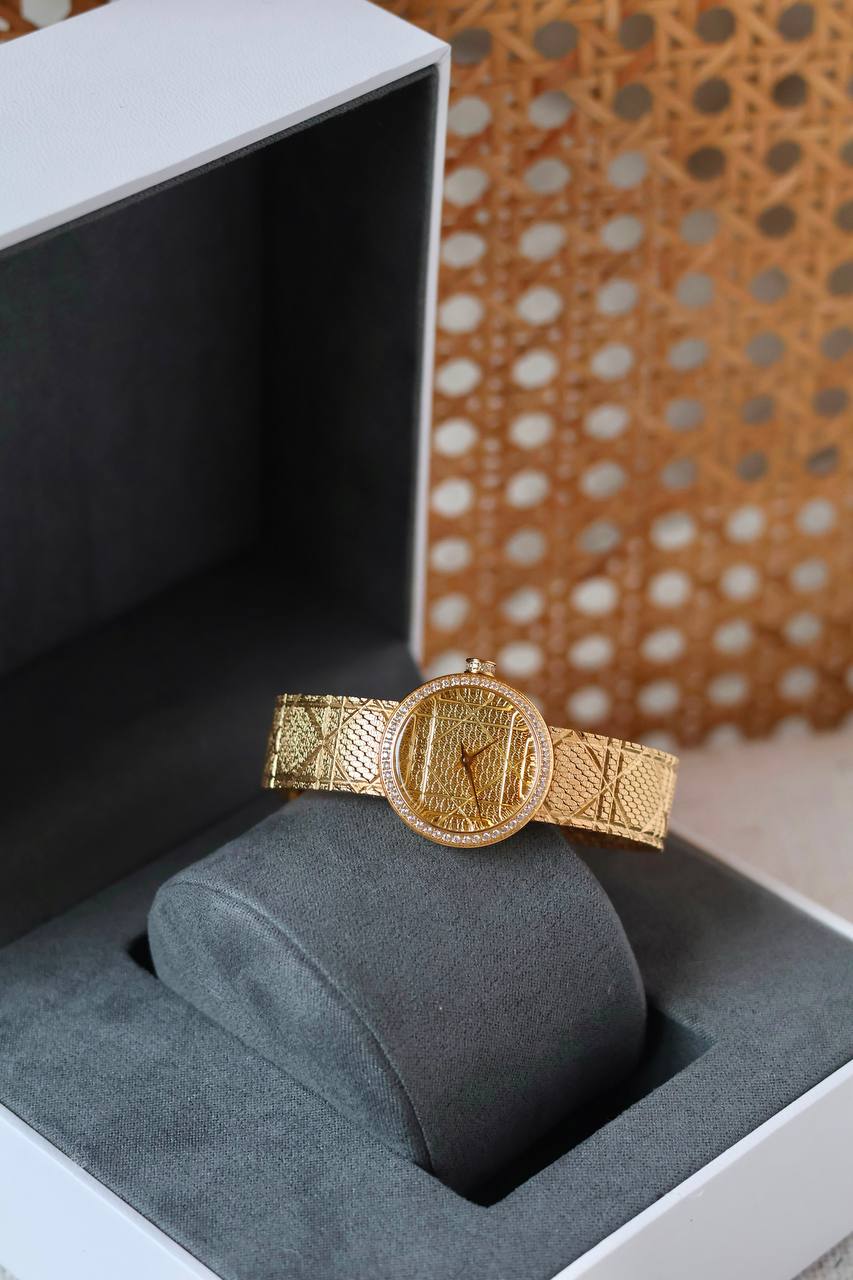 Dior 👒
La D de Dior Satine
25mm
Quartz 🔋
vip ♥️
For Price 👇 WhatsApp✅
0568585901 
0507557372
0552275751 Owner Zain 👌

Zain236
♥️♥️♥️