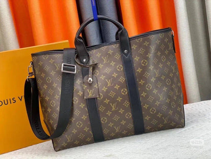 LV

size  47×34×16cm     
Briefcase computer bag 

110 dhs🇦🇪🇦🇪
Zain04
♥️♥️♥️