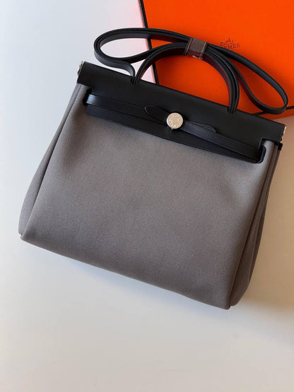 Hermes
 Herbag 31cm💥Master quality ✅with box📦
610 dhs💓

Zain52
♥️♥️♥️