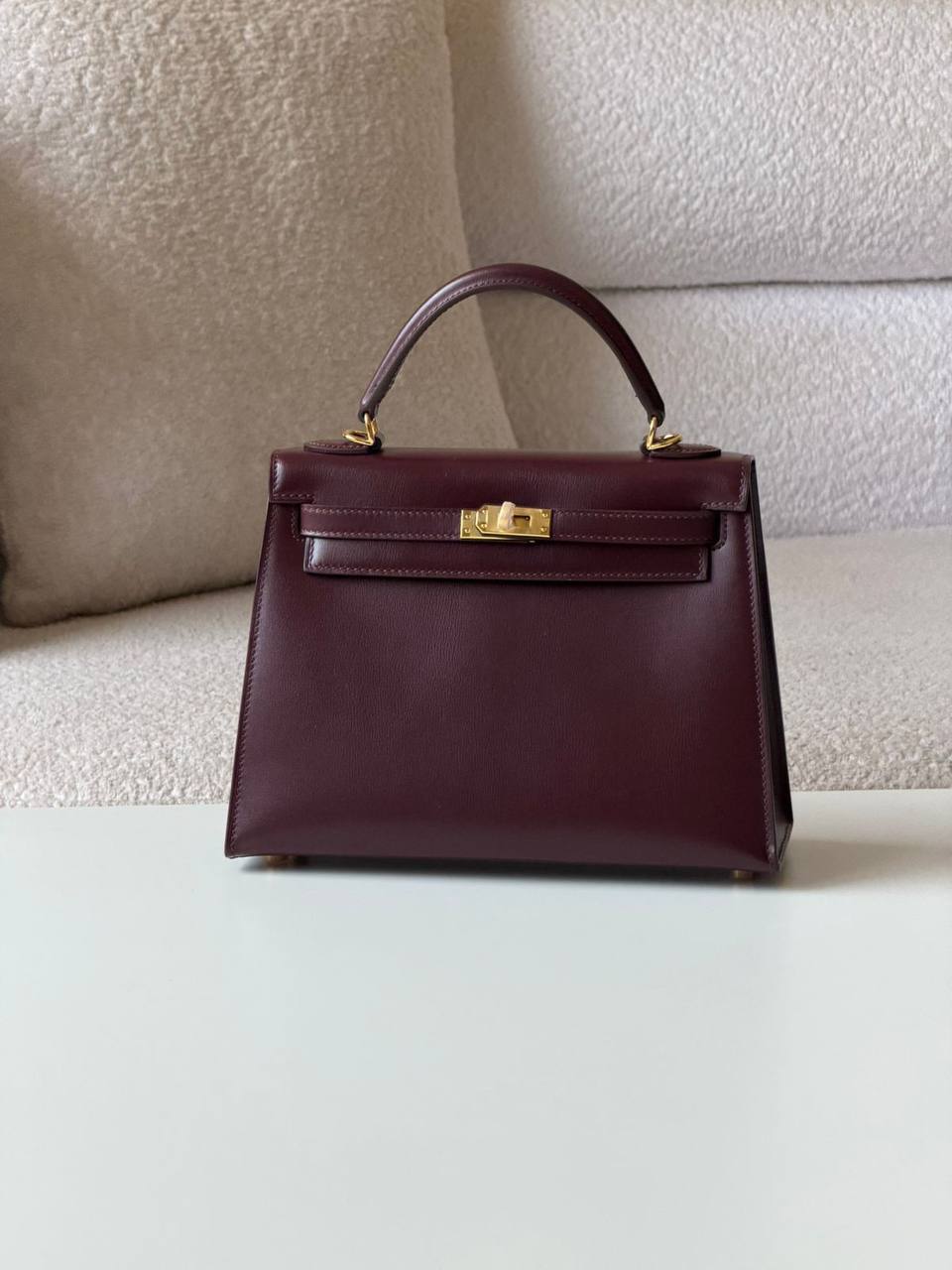 Hermes kelly box 25 cm💥Master quality ✅with box📦
440 dhs💓

Zain52
♥️♥️♥️