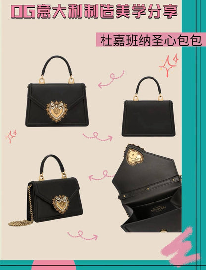 D&G
115 dhs❣️
SIZE：20cm
GOOD quality 

with box
🎁🎁🎁

Zain35
♥️♥️♥️