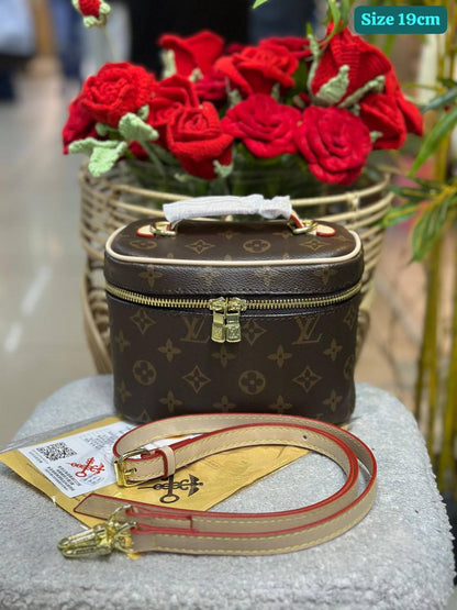 LV
Best quality
With box’s
🎁🎁🎁

23cm 
95 dhs🌺

19cm  
90 dhs🌺

Zain158
♥️♥️♥️