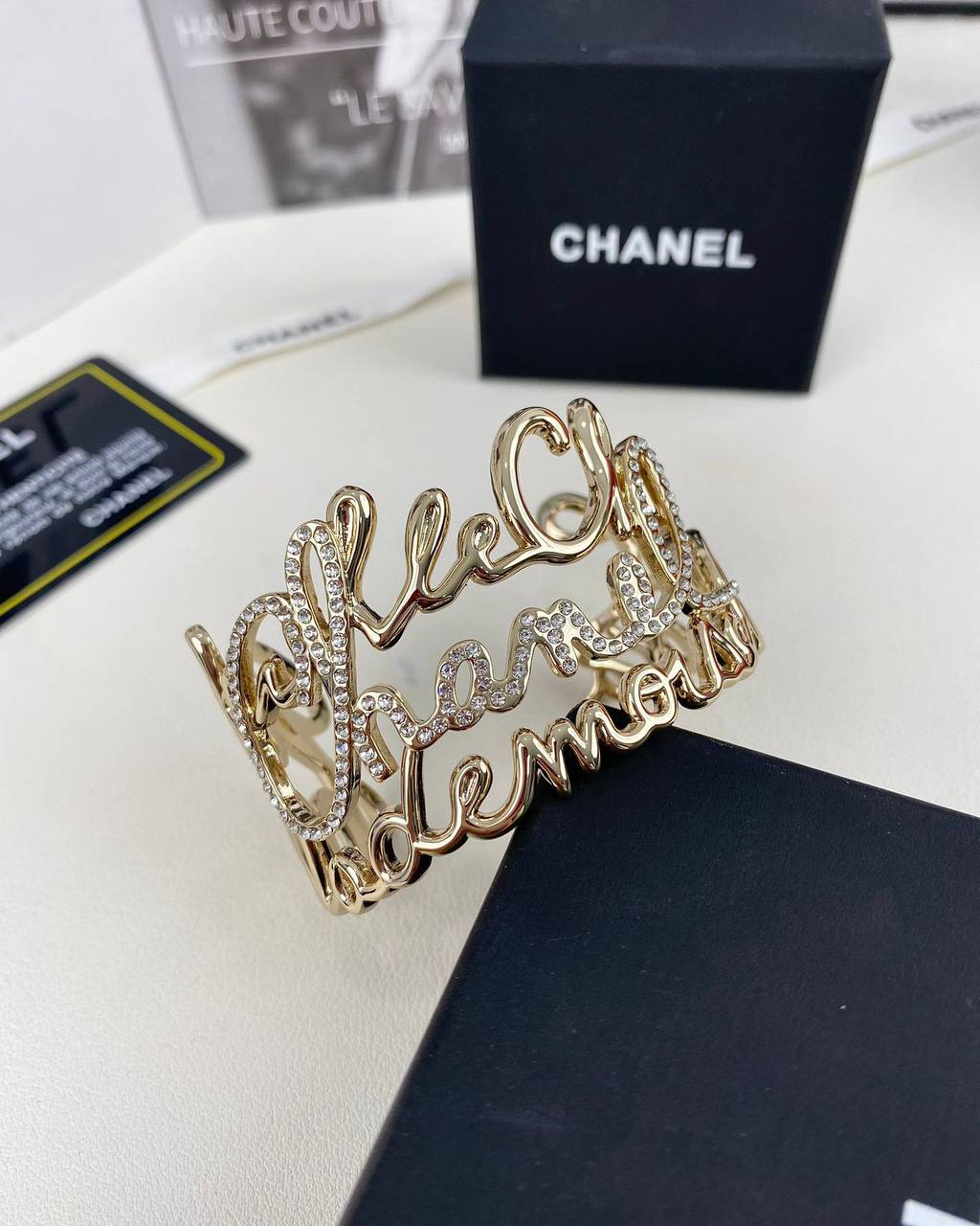 Chanel Bangle 
Master Quality
110 dhs🪙🖤 

With Box with
🎁🎁🎁

Zain89
♥️♥️♥️