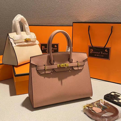 HERMES
Best quality with box
120 dhs✅
size 25Cm

Zain290
♥️♥️♥️