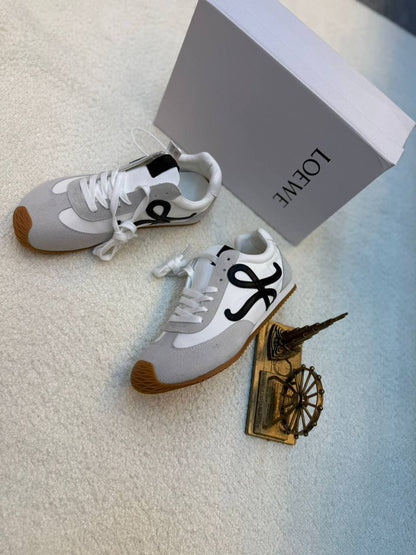 New. LOEWE  shoes

   Size  .  36.  to 41

140 dhs🪙🌨️

Zain80
♥️♥️♥️