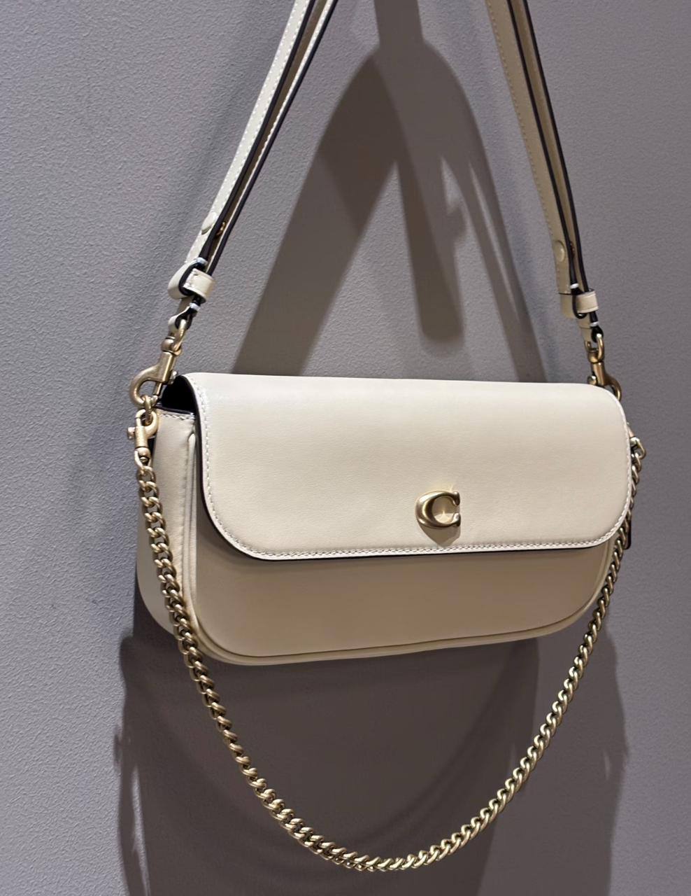 Coach 
Size:24cm

With box
🎁🎁🎁

90 dhs🪙🌨️

Zain148
♥️♥️♥️