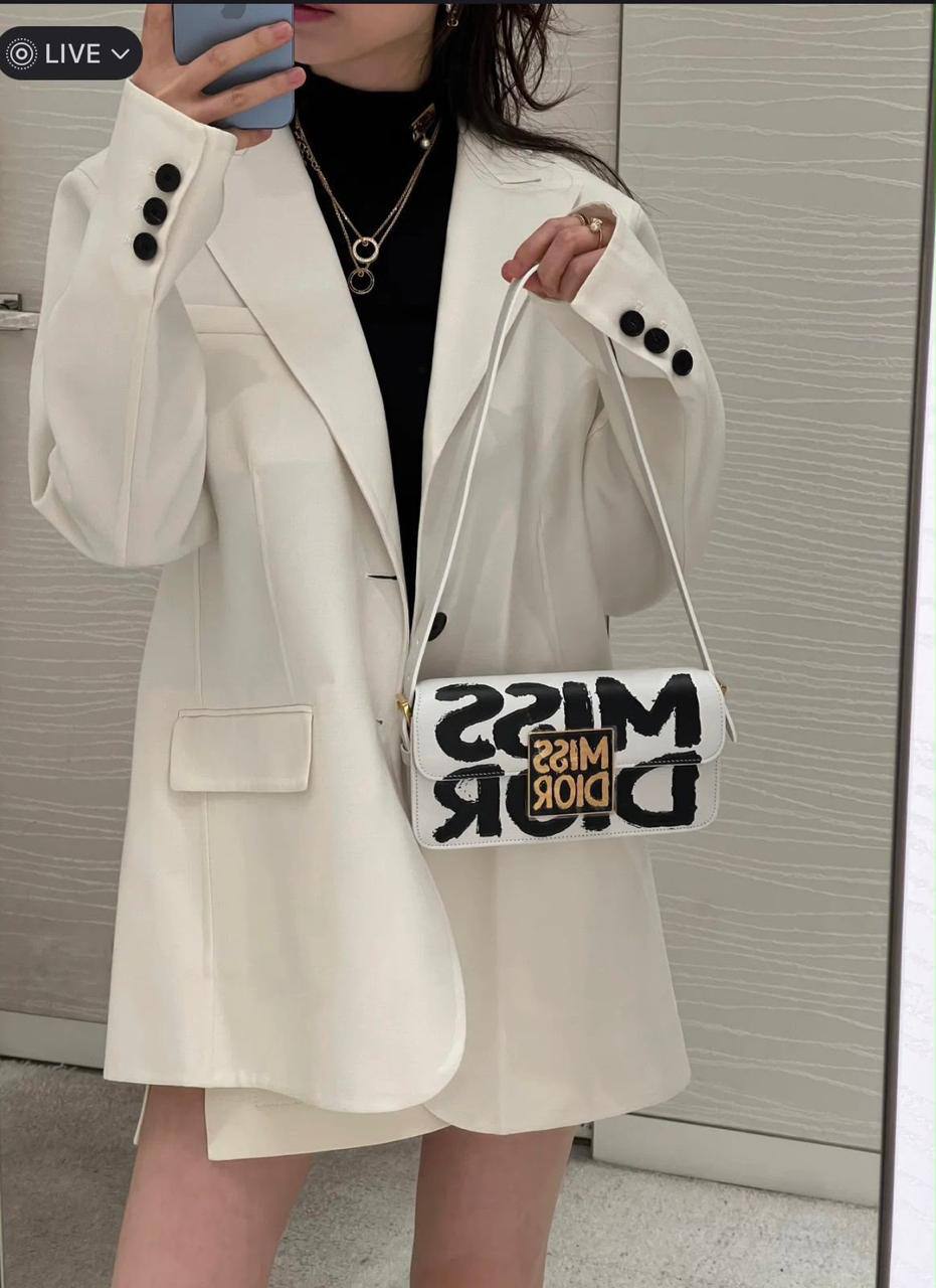 MISS DIOR 

HIGH QUALITY 

OFFER 

WITH BOX 

65 DHS🇦🇪🇦🇪

Zain295
♥️♥️♥️