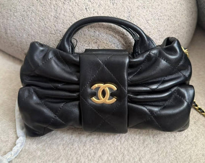 Chanel Mini Bow Bag
Master quality
22cm 

with double box🎁

230 dhs🪙💕

Zain95
♥️♥️♥️